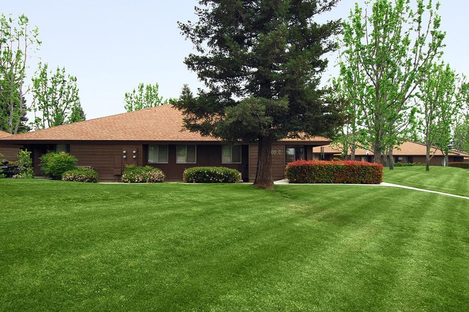 Bakersfield Apartment: 7400 N. Laurelglen Blvd