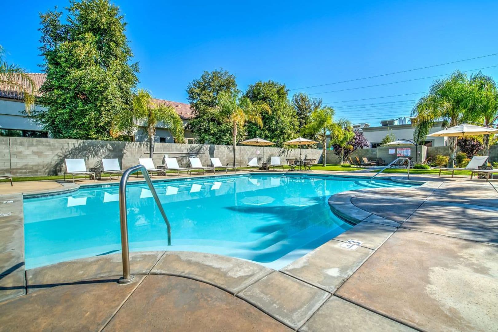 Bakersfield Apartment: 813 Jasmine Parke Drive