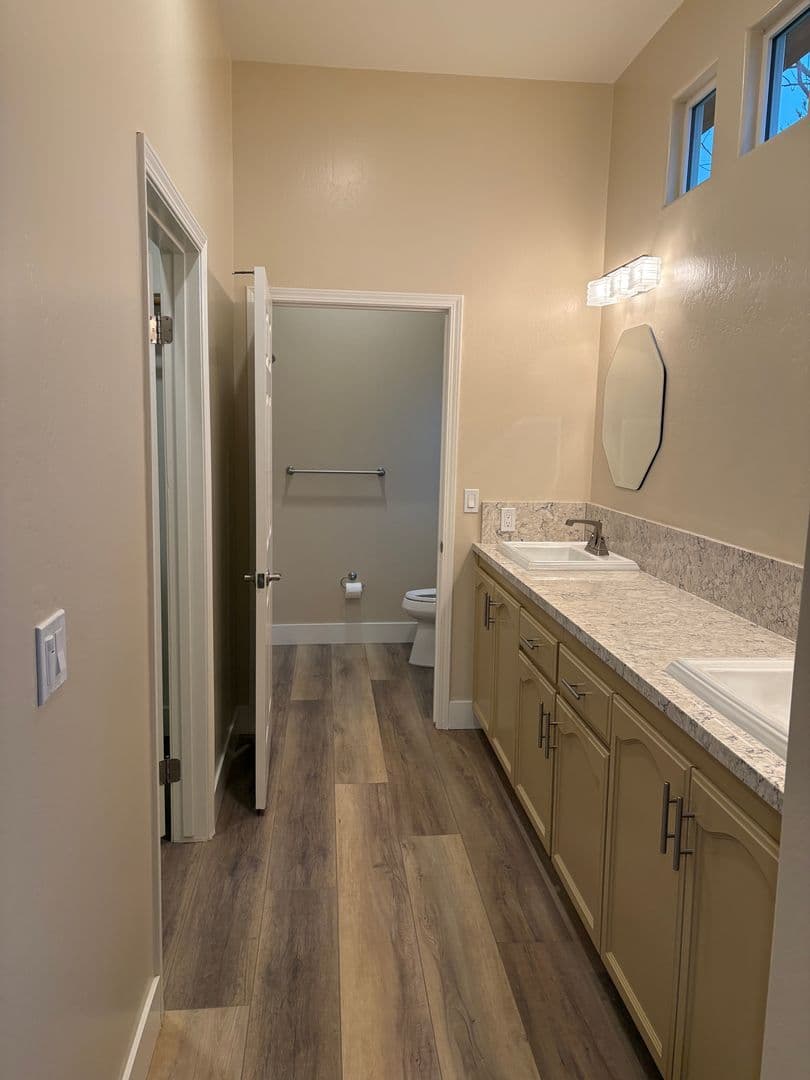 Bakersfield Apartment: 624 Jasmine Parke Drive