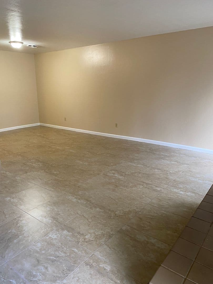 Bakersfield Apartment: 7604 N. Laurelglen Blvd.