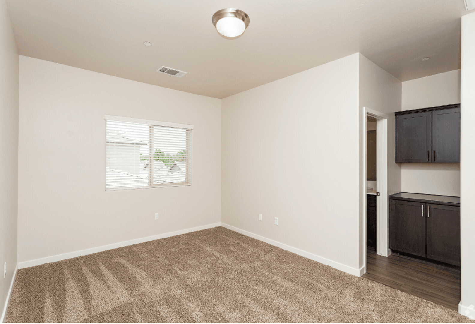 Bakersfield Apartment: 1610 Jenkins Road