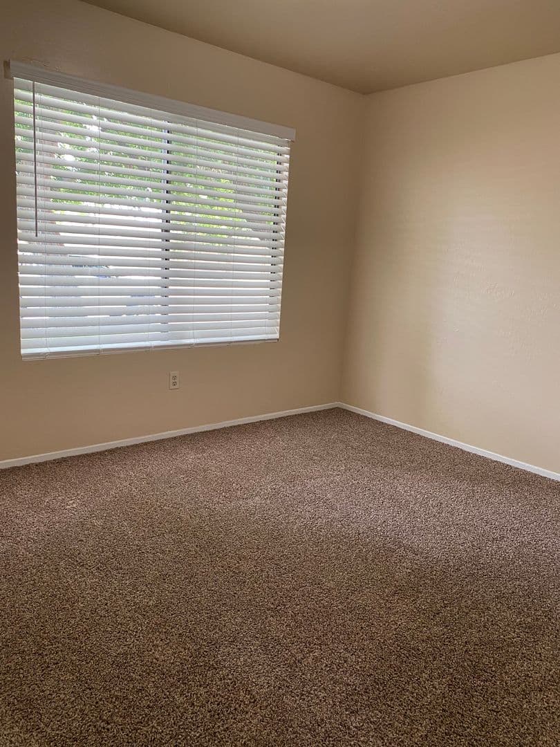 Bakersfield Apartment: 7604 N. Laurelglen Blvd.