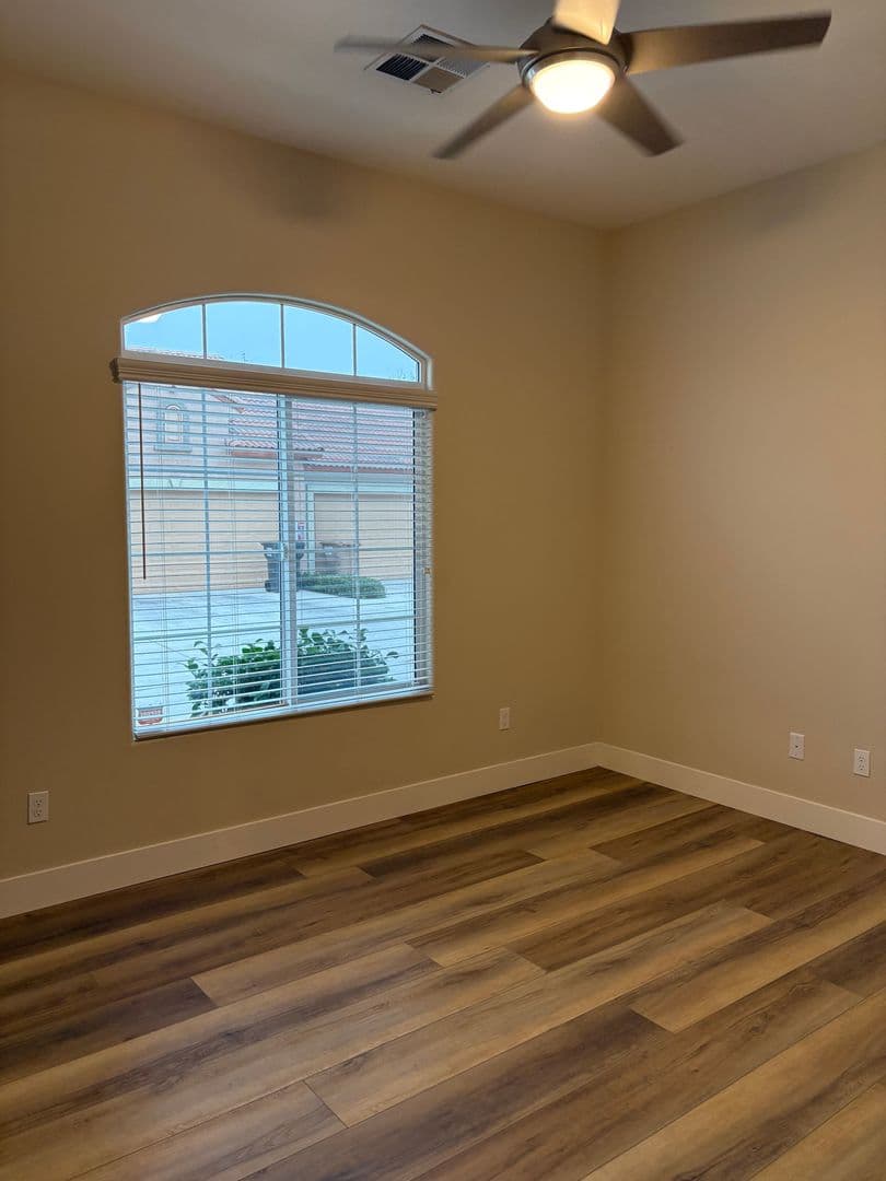 Bakersfield Apartment: 624 Jasmine Parke Drive