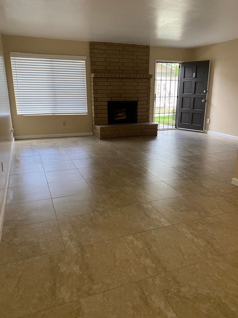 Bakersfield Apartment: 7604 N. Laurelglen Blvd.