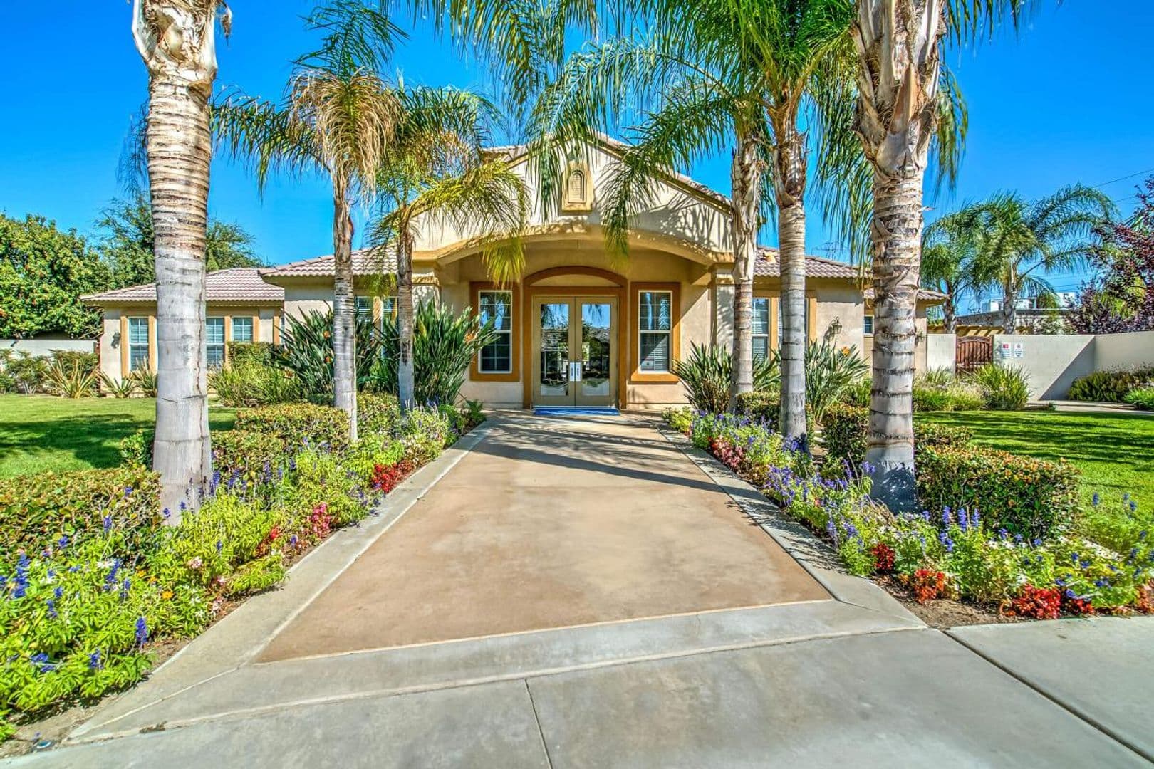 Bakersfield Apartment: 813 Jasmine Parke Drive
