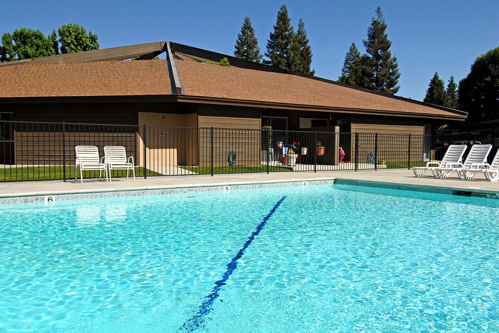 Bakersfield Apartment: 7400 N. Laurelglen Blvd