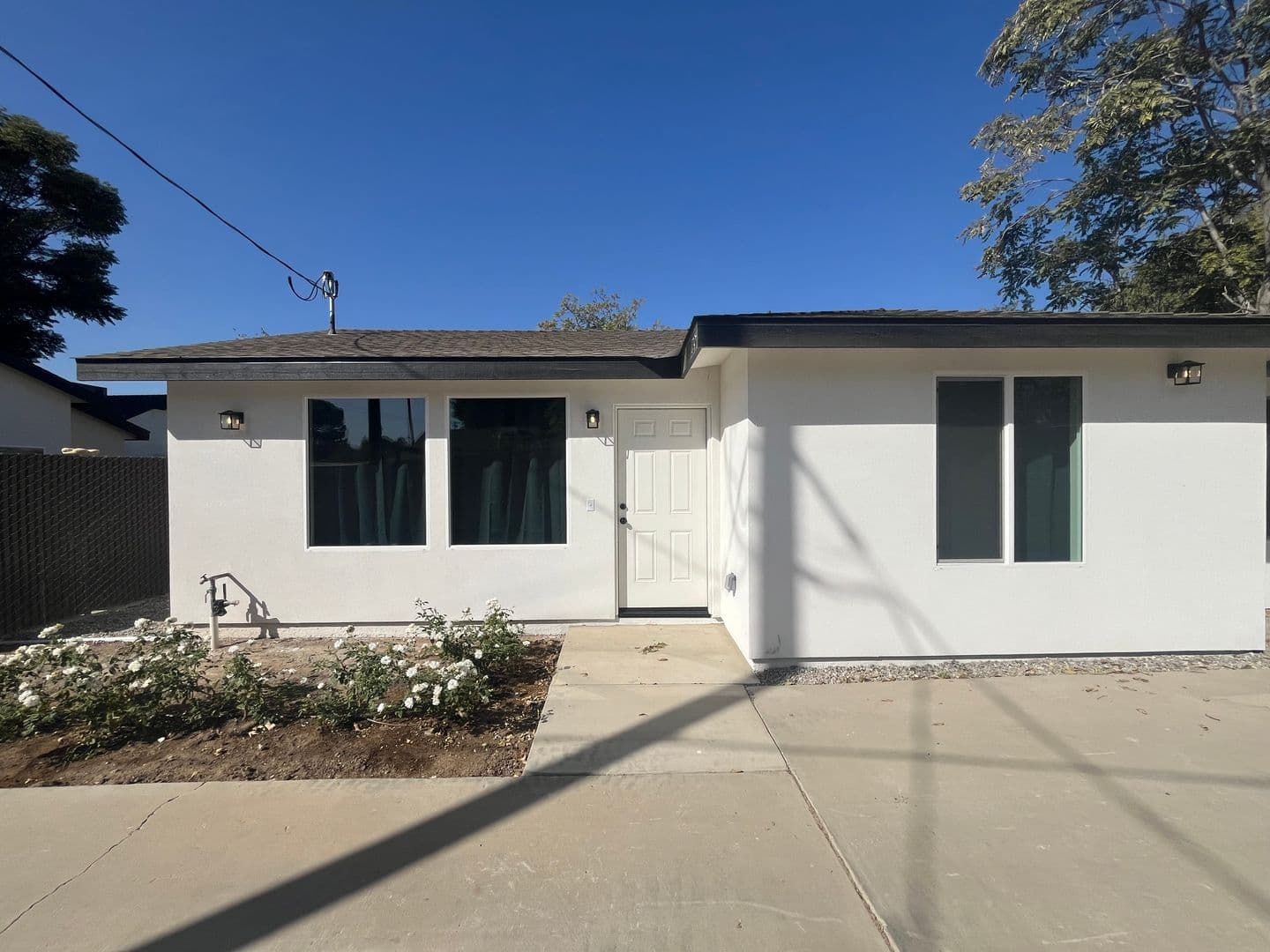 Bakersfield Apartment: 118 East Warren Ave
