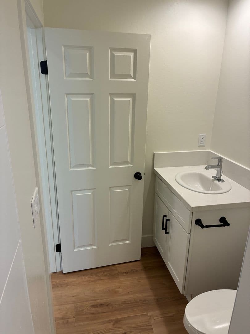 Bakersfield Apartment: 118 East Warren Ave
