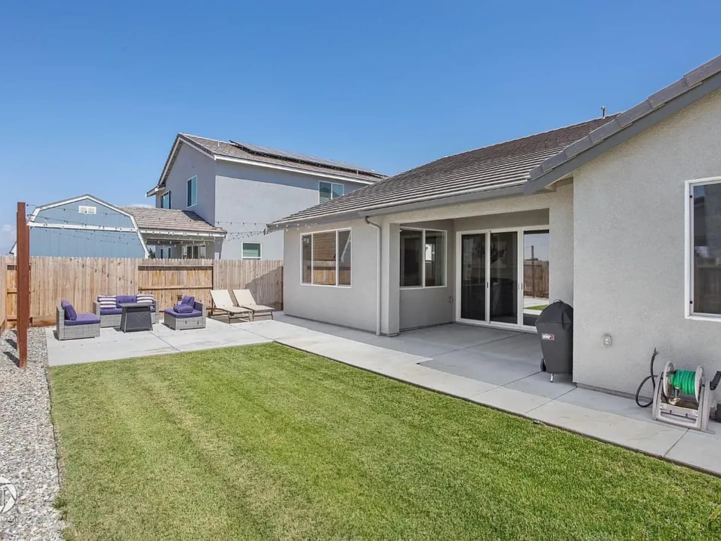 Bakersfield House: 15408 Donostia St