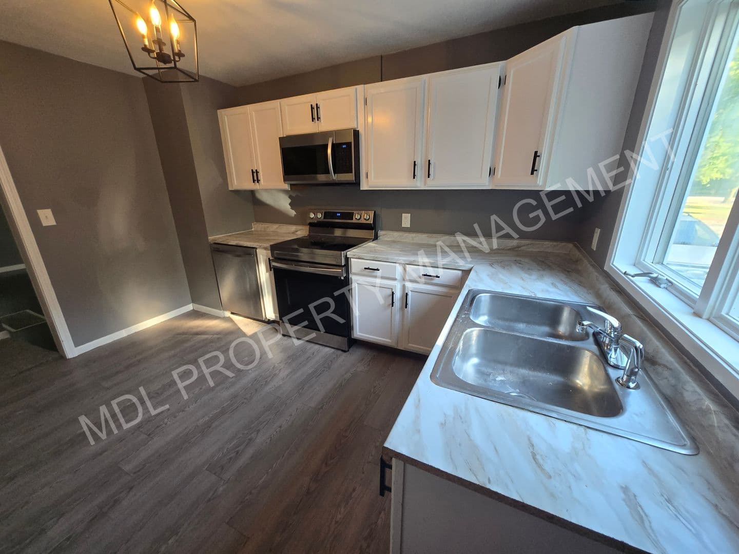 Midland House: 414 East Haley Street