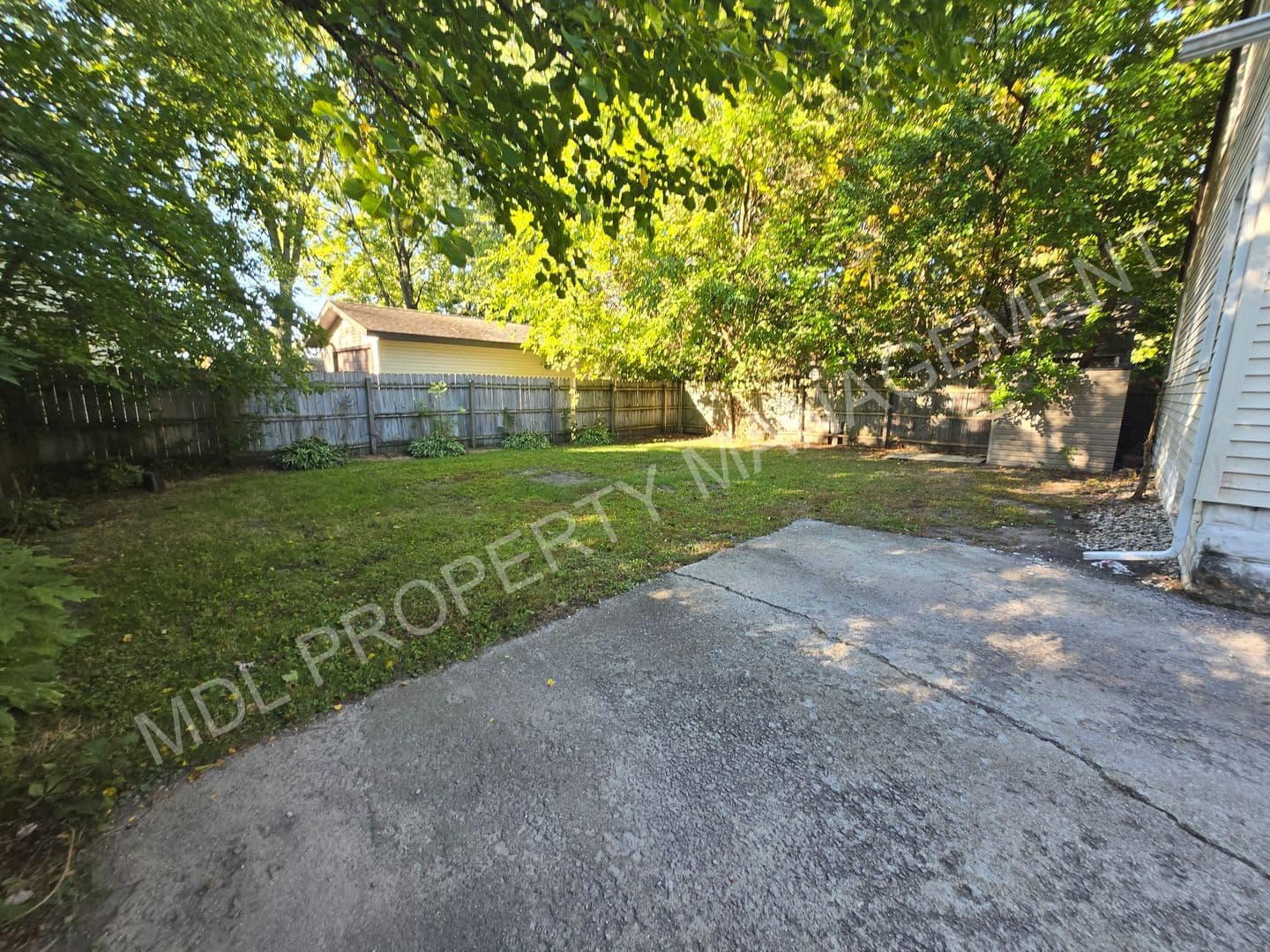 Midland House: 414 East Haley Street