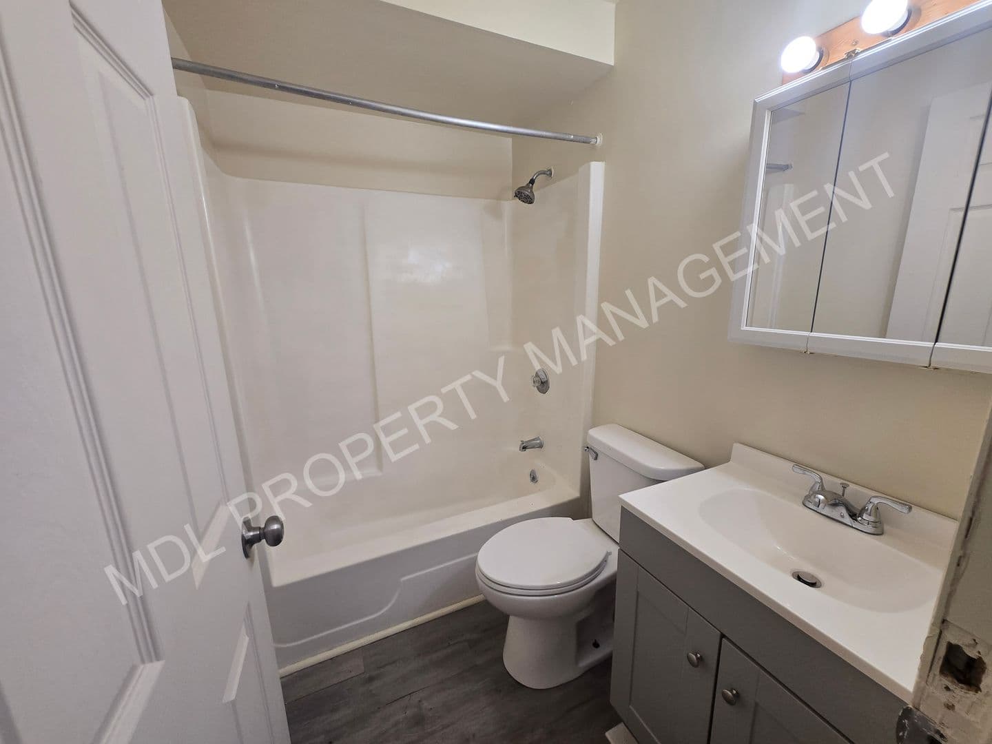 Saginaw Apartment: 1850 Squire Dr