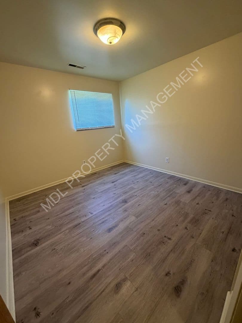 Saginaw Apartment: 1850 Squire Dr