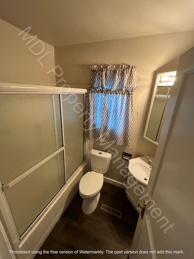 Saginaw House: 3474 Mackinaw St