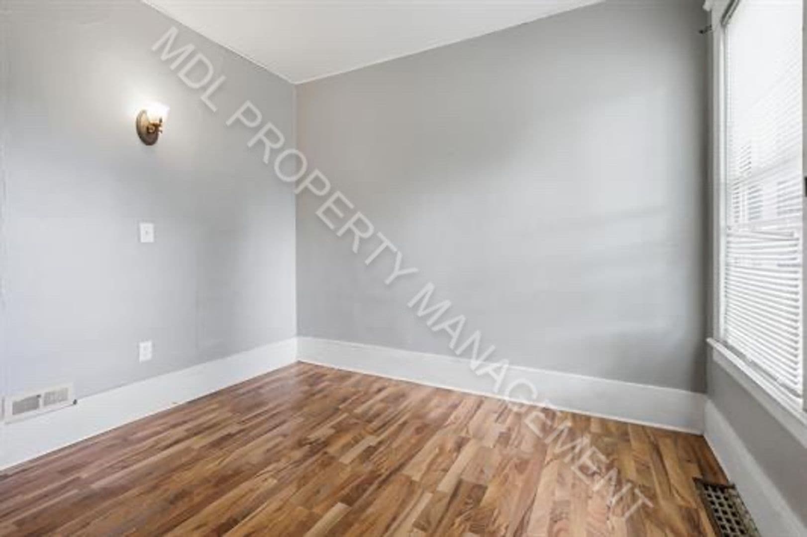 Saginaw Apartment: 822 Jackson St