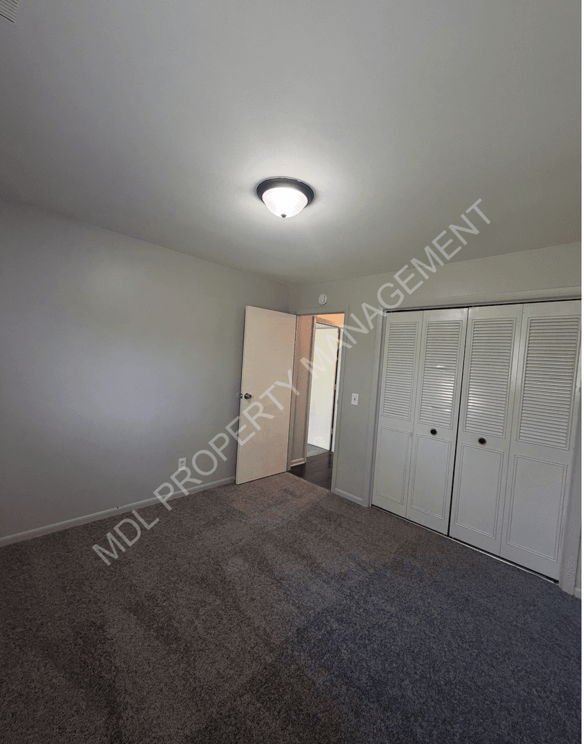 Saginaw Apartment: 1850 Squire Dr