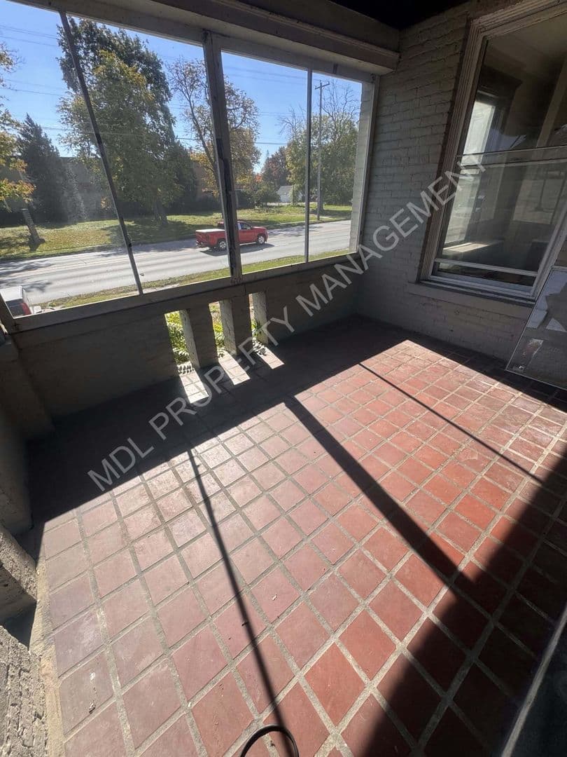 Saginaw Apartment: 1414 Gratiot St