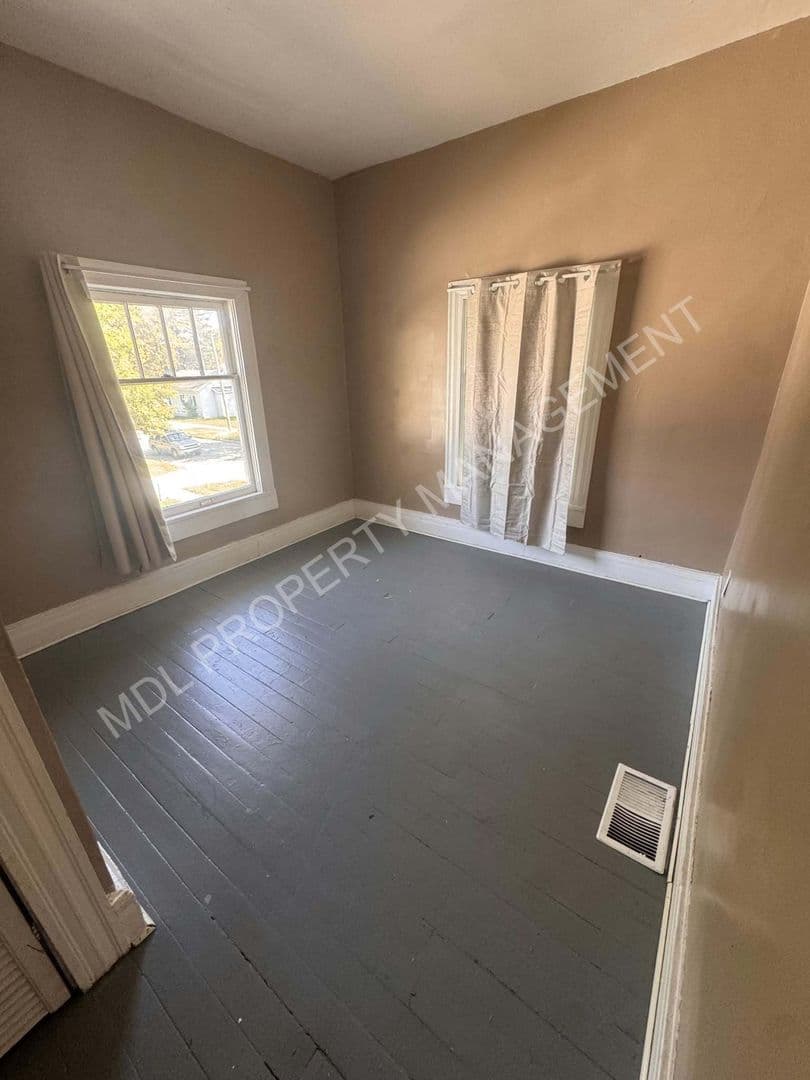Saginaw Apartment: 707 N Woodbridge