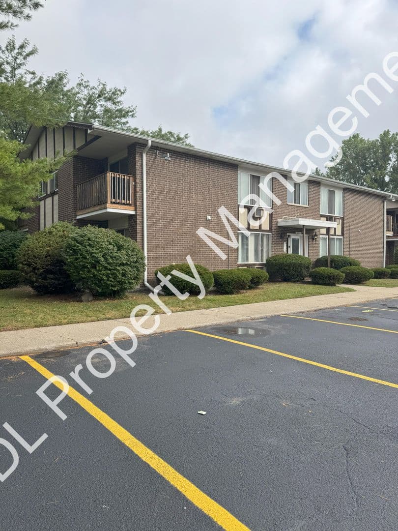 Saginaw Apartment: 1850 Squire Dr