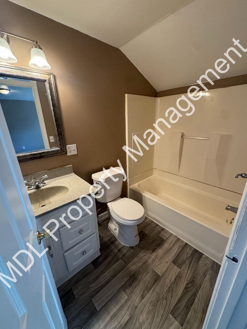 Saginaw Apartment: 408 N Webster
