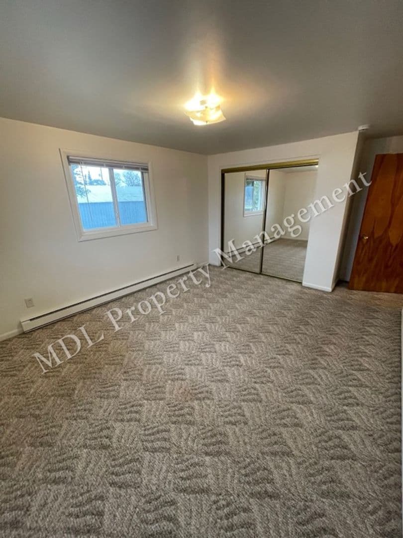 Saginaw Apartment: 121 N Woodbridge