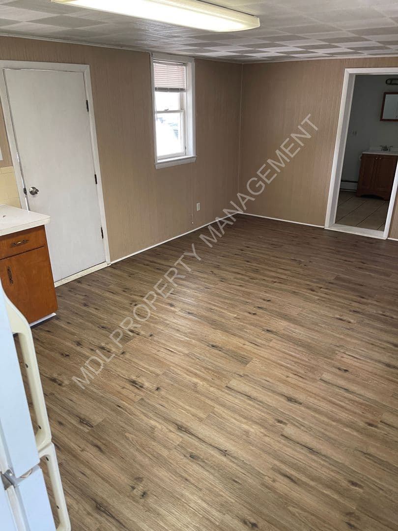 St. Charles Apartment: 916 N Saginaw