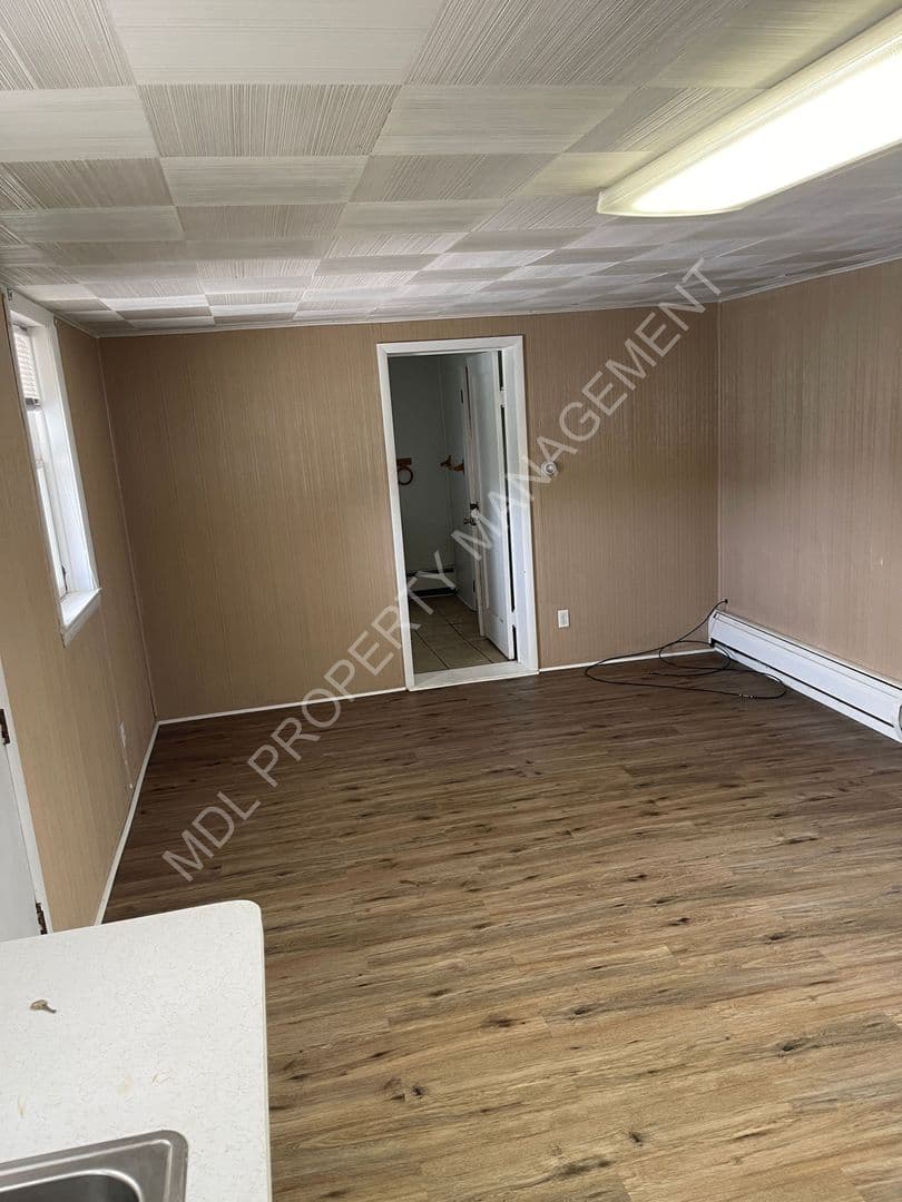 St. Charles Apartment: 916 N Saginaw