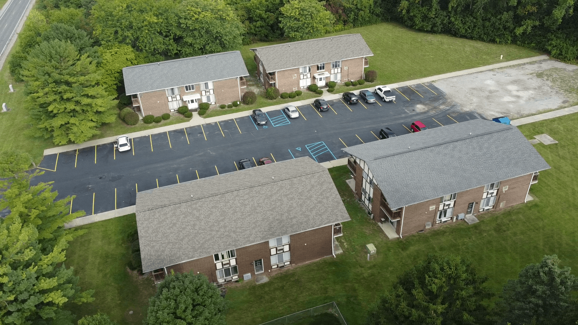 Saginaw Apartment: 1850 Squire Dr