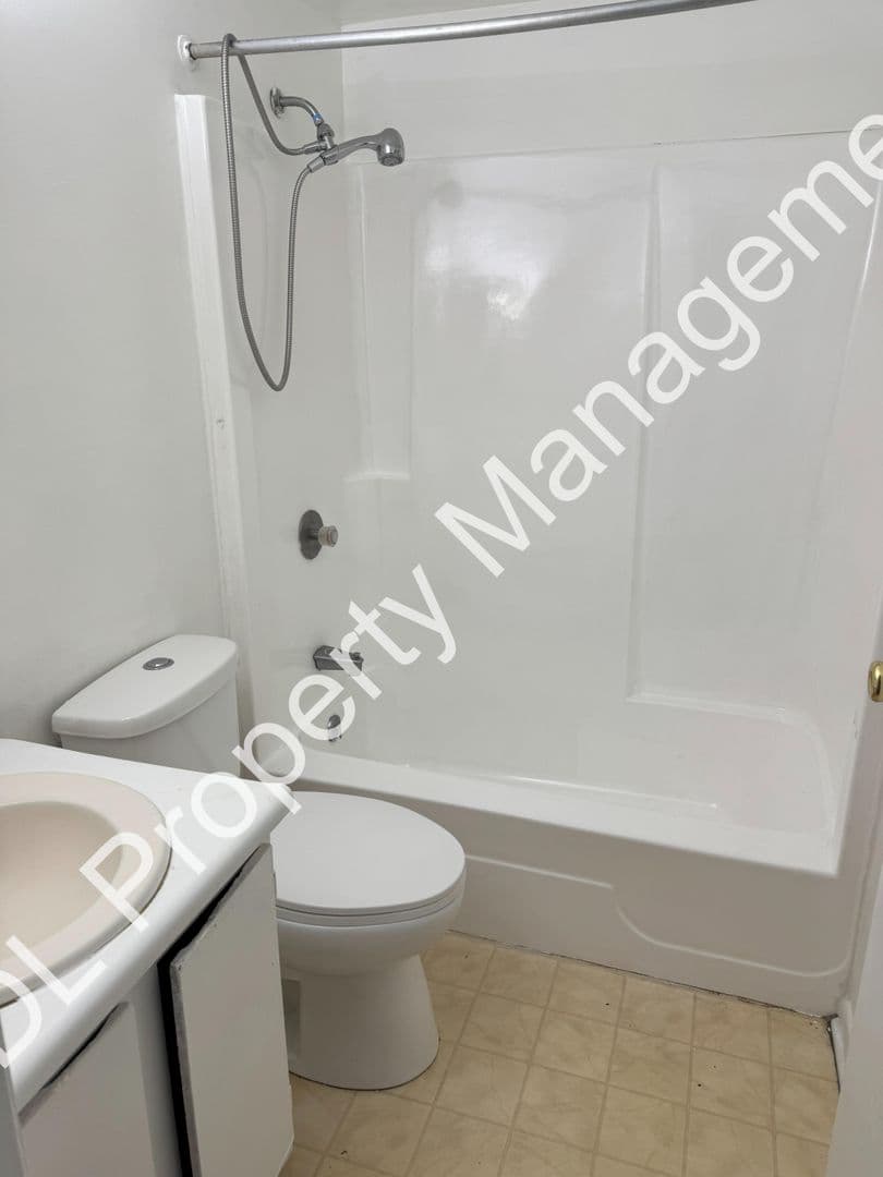Saginaw Apartment: 1850 Squire Dr