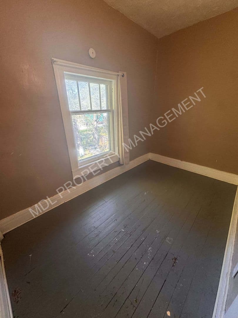 Saginaw Apartment: 707 N Woodbridge