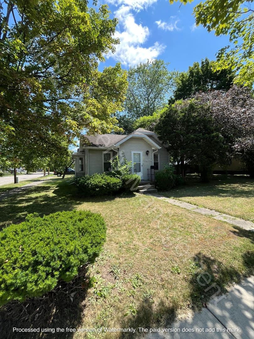 Saginaw House: 3474 Mackinaw St