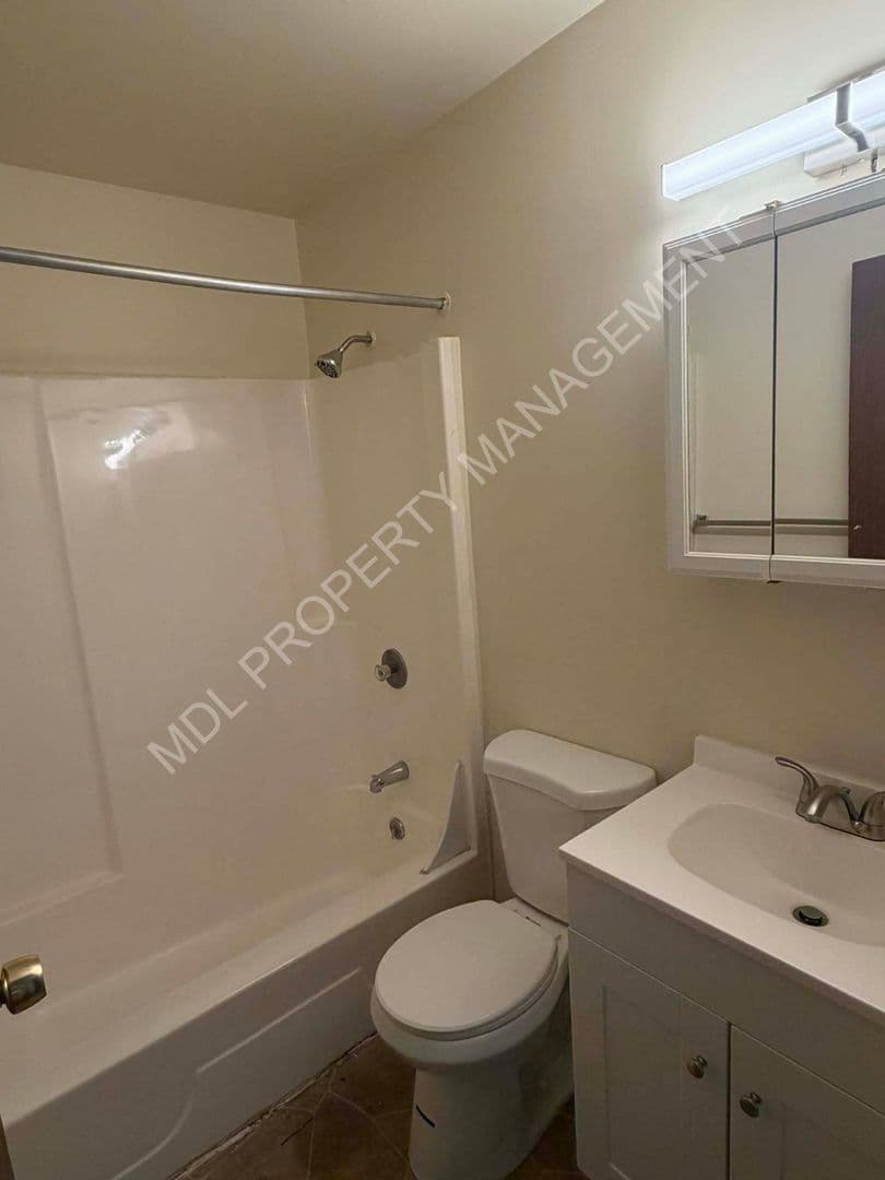 Saginaw Apartment: 1850 Squire Dr