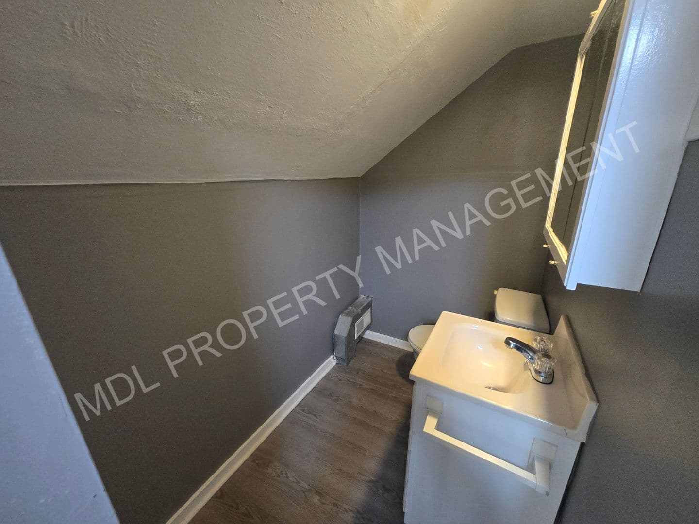 Midland House: 414 East Haley Street