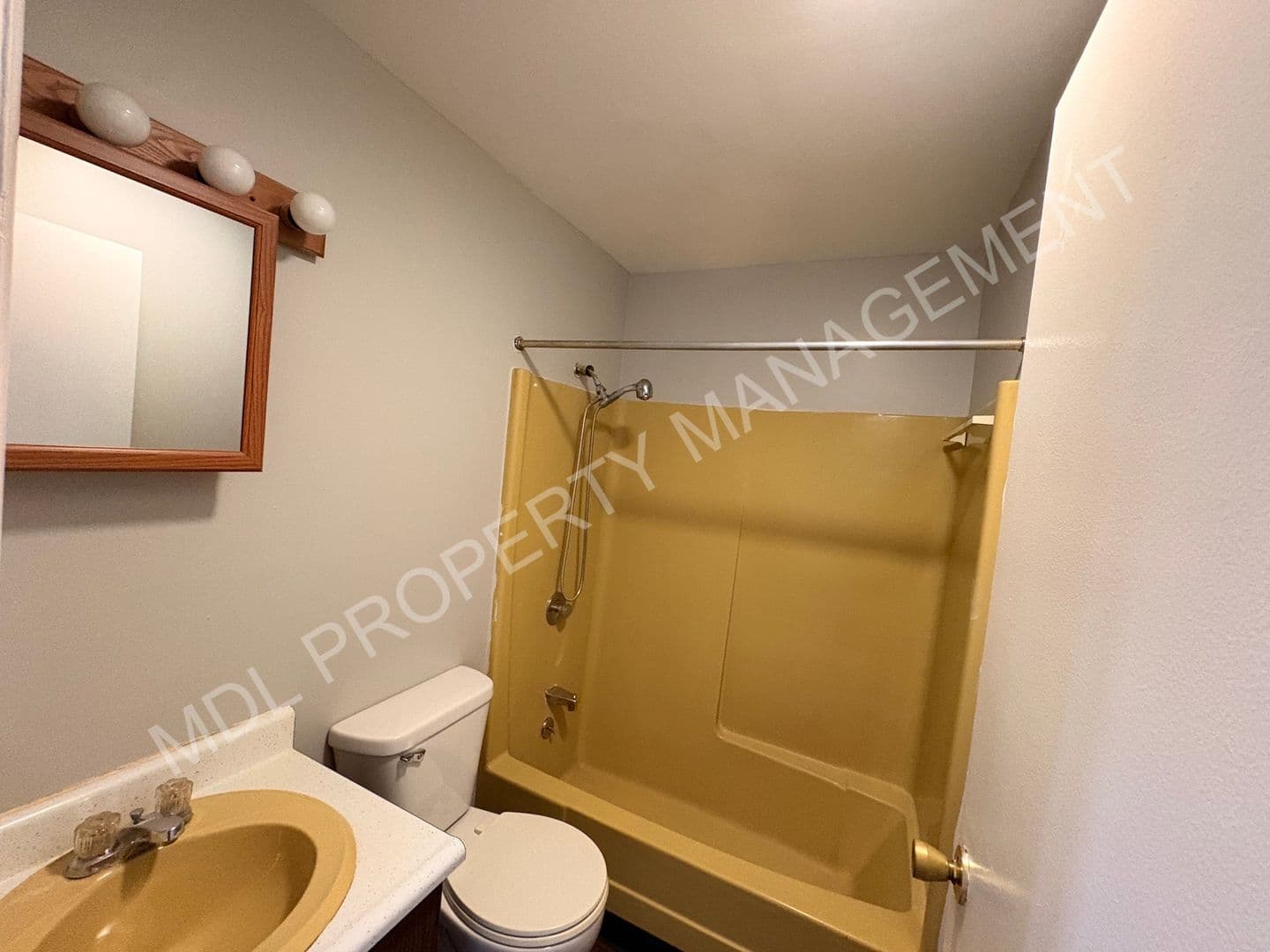 Saginaw Apartment: 1850 Squire Dr