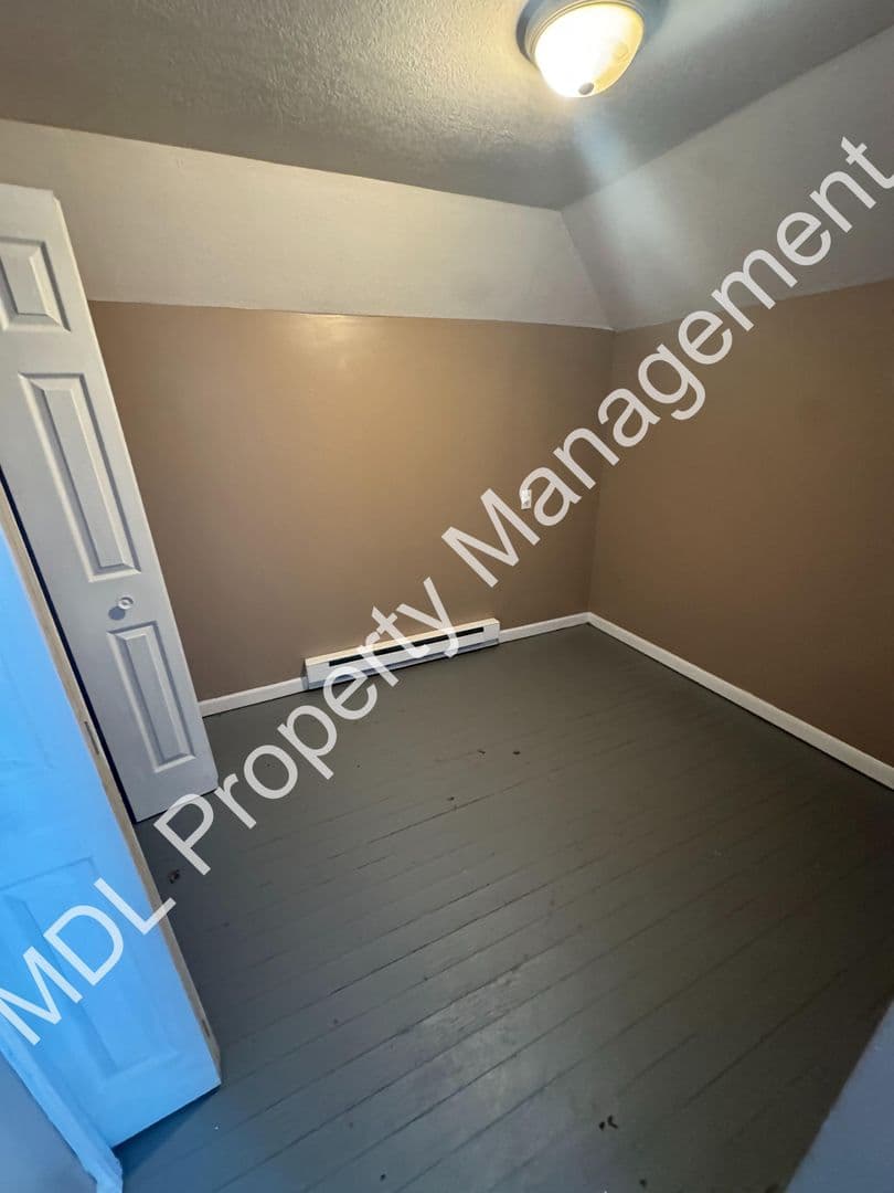 Saginaw Apartment: 408 N Webster