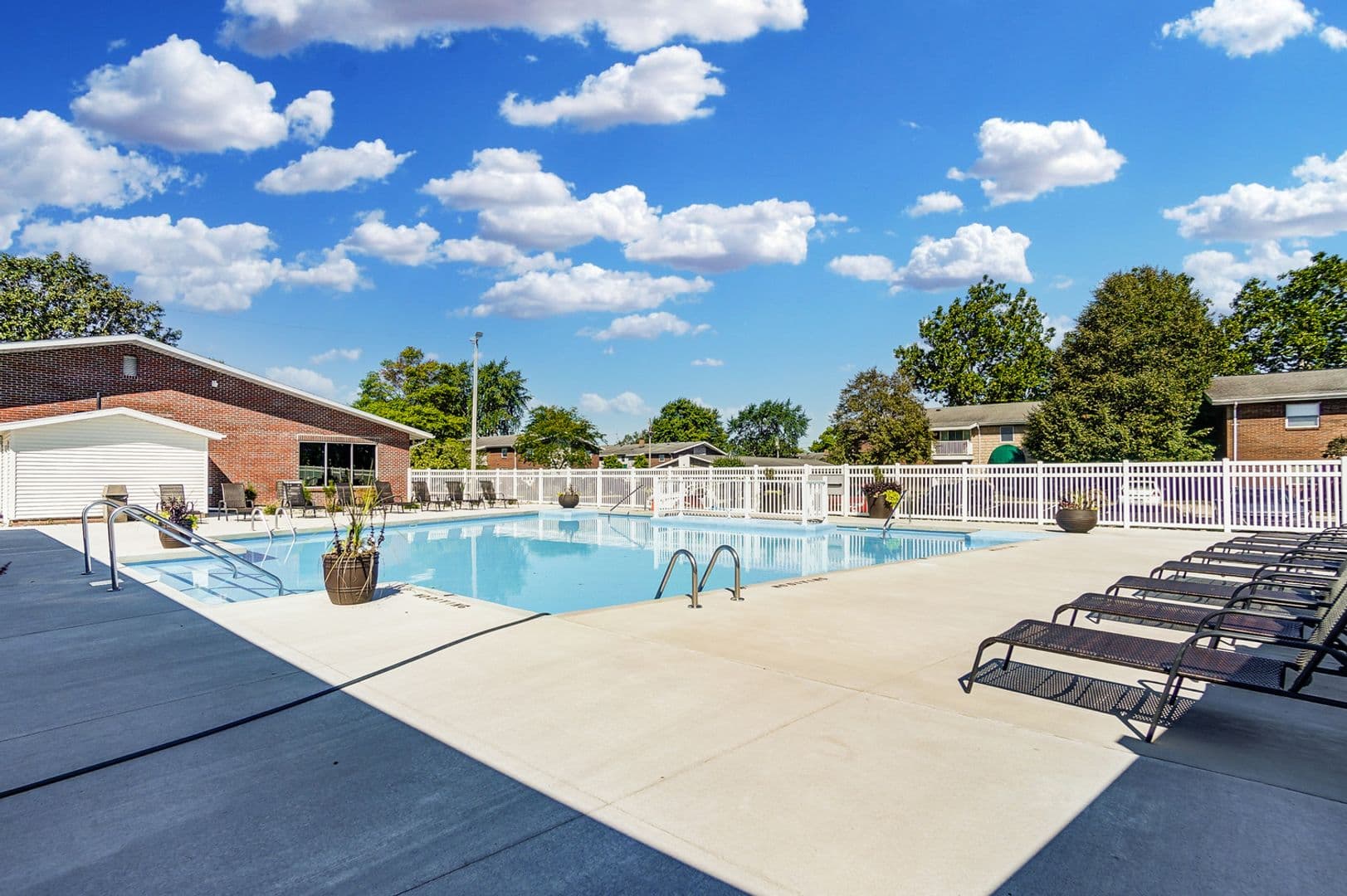 Bowling Green Apartment: 1700 Juniper Drive