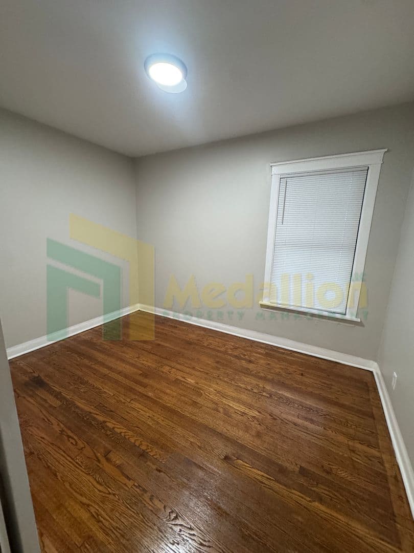 Chicago House: 133 E 114th Pl