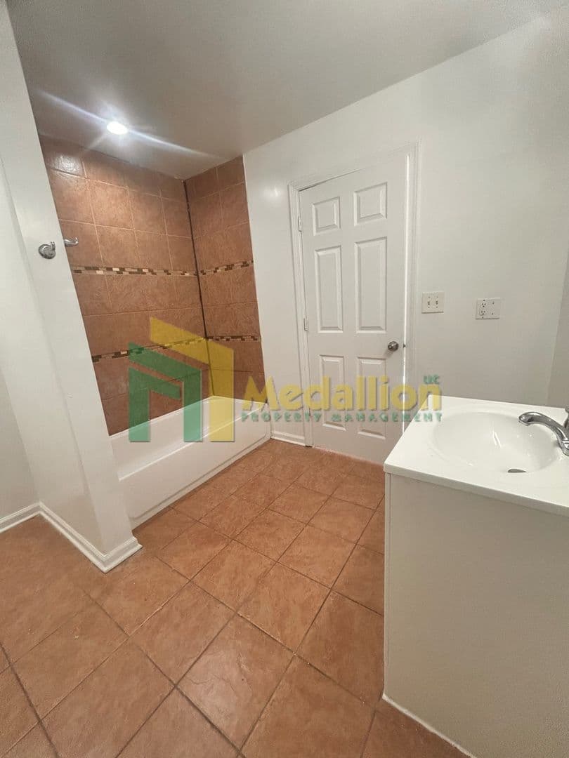 Chicago House: 5954 S Maplewood Ave