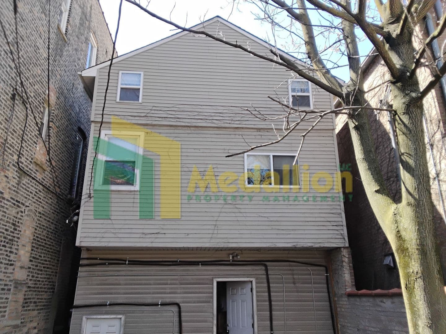 Chicago Apartment: 1241 N Ashland Ave (2nd Fl Rear)