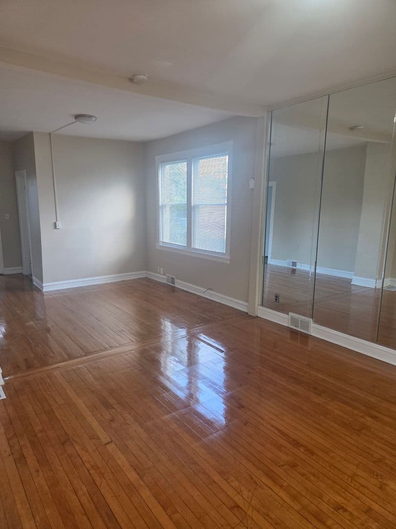 Chicago House: 10135 S Racine Ave