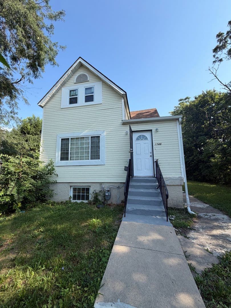 Chicago House: 1748 W Steuben St