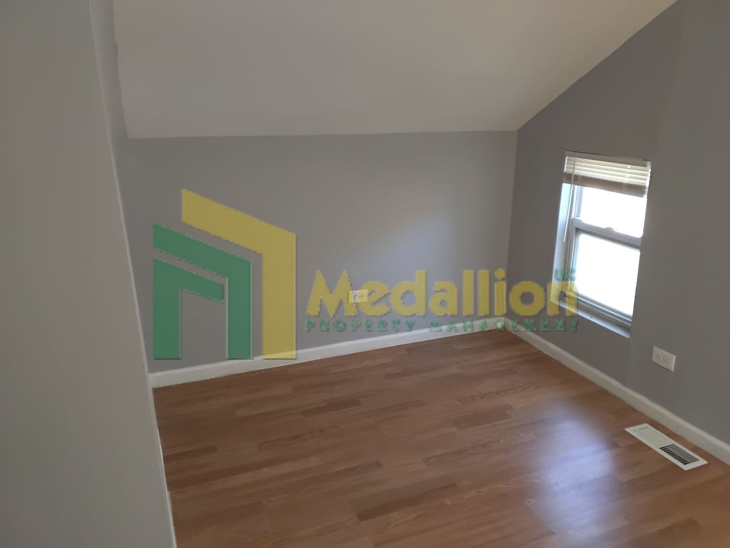 Chicago Apartment: 1241 N Ashland Ave (2nd Fl Rear)