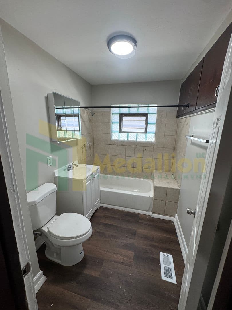 Chicago House: 133 E 114th Pl