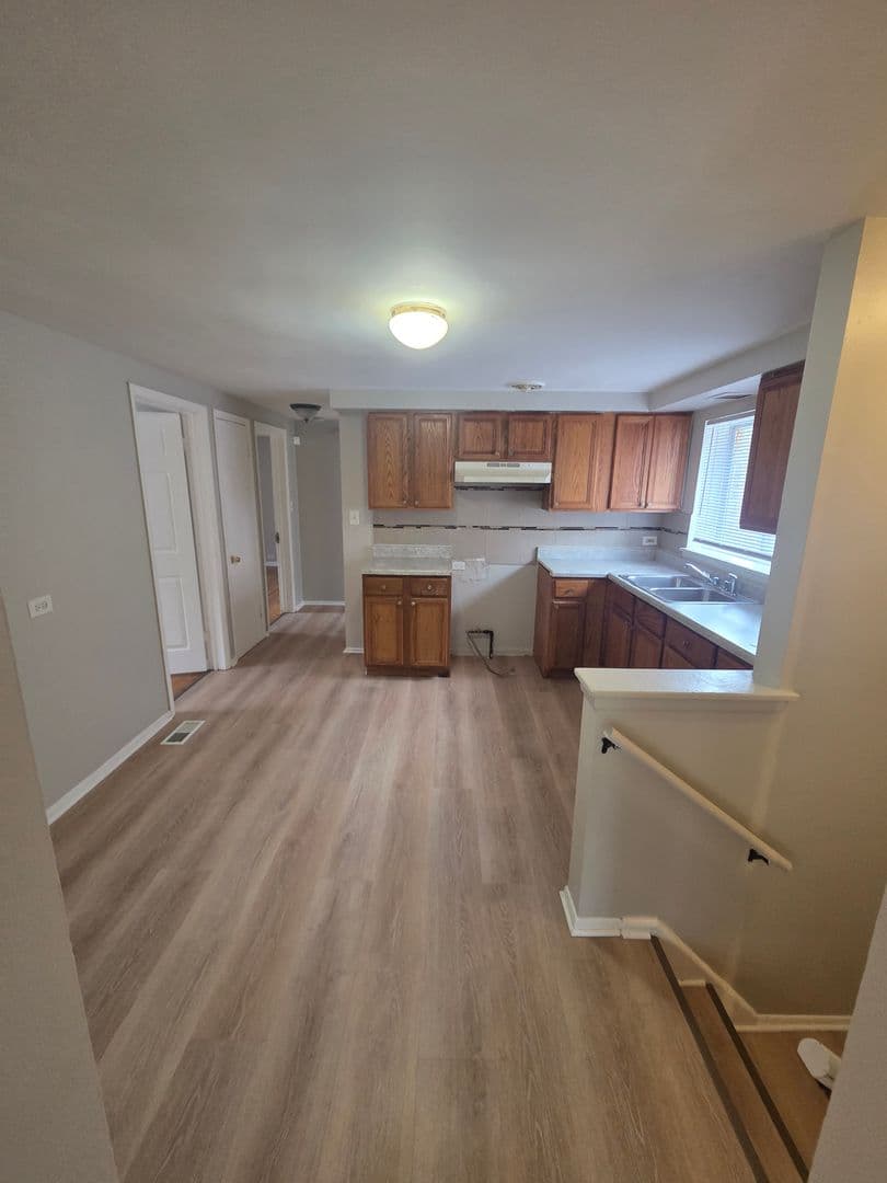 Chicago House: 10306 S Corliss Ave