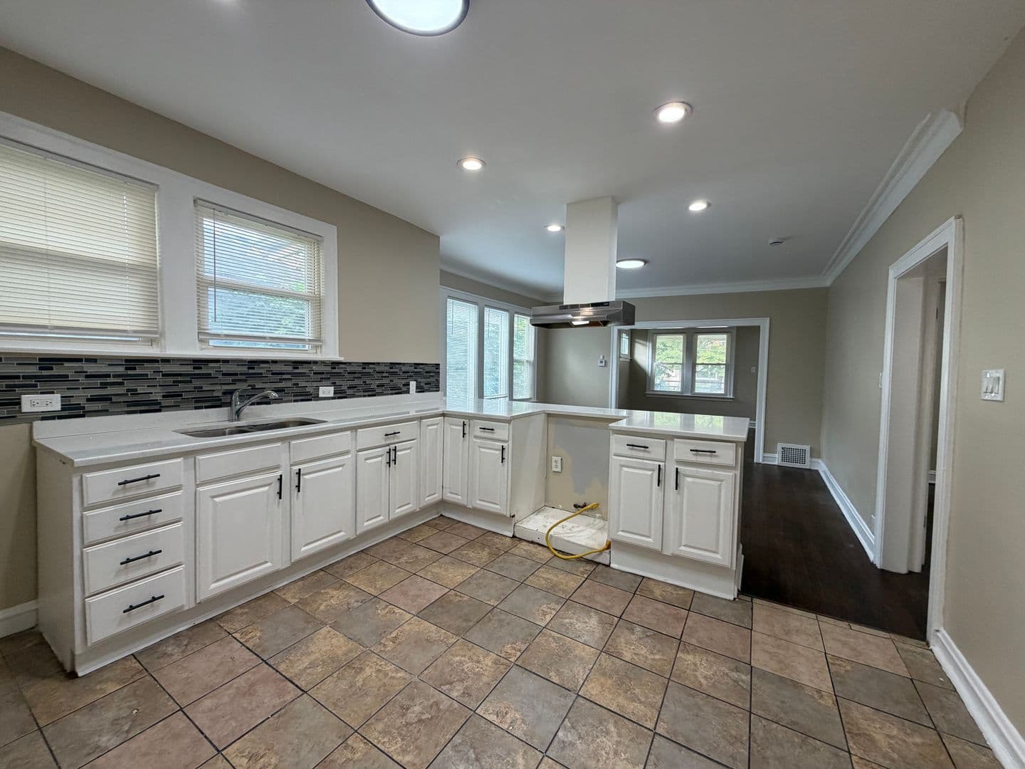 Chicago House: 12479 S Wabash Ave