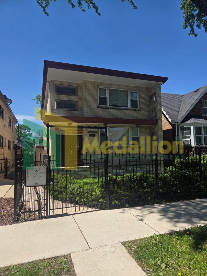 Chicago Apartment: 7154 S Francisco Ave