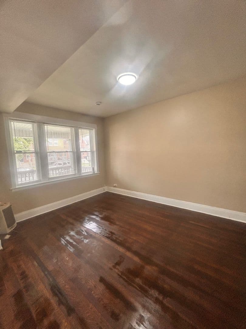 Chicago House: 6938 S Prairie Ave