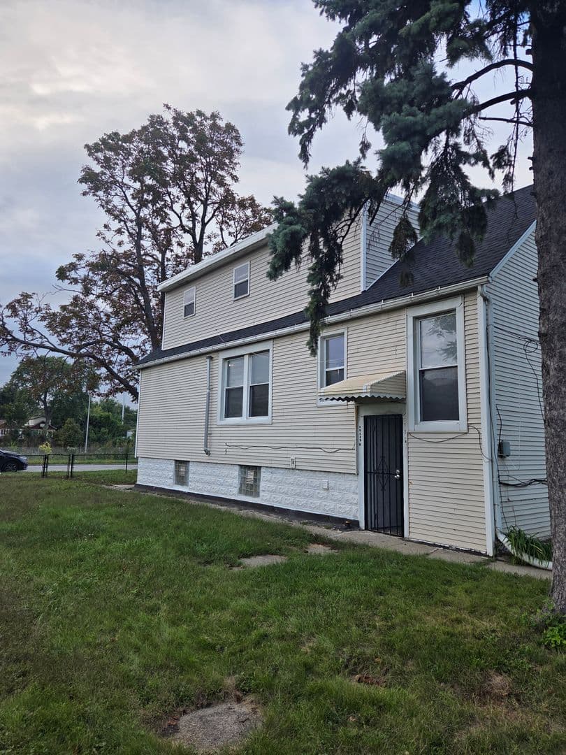 Chicago House: 10135 S Racine Ave
