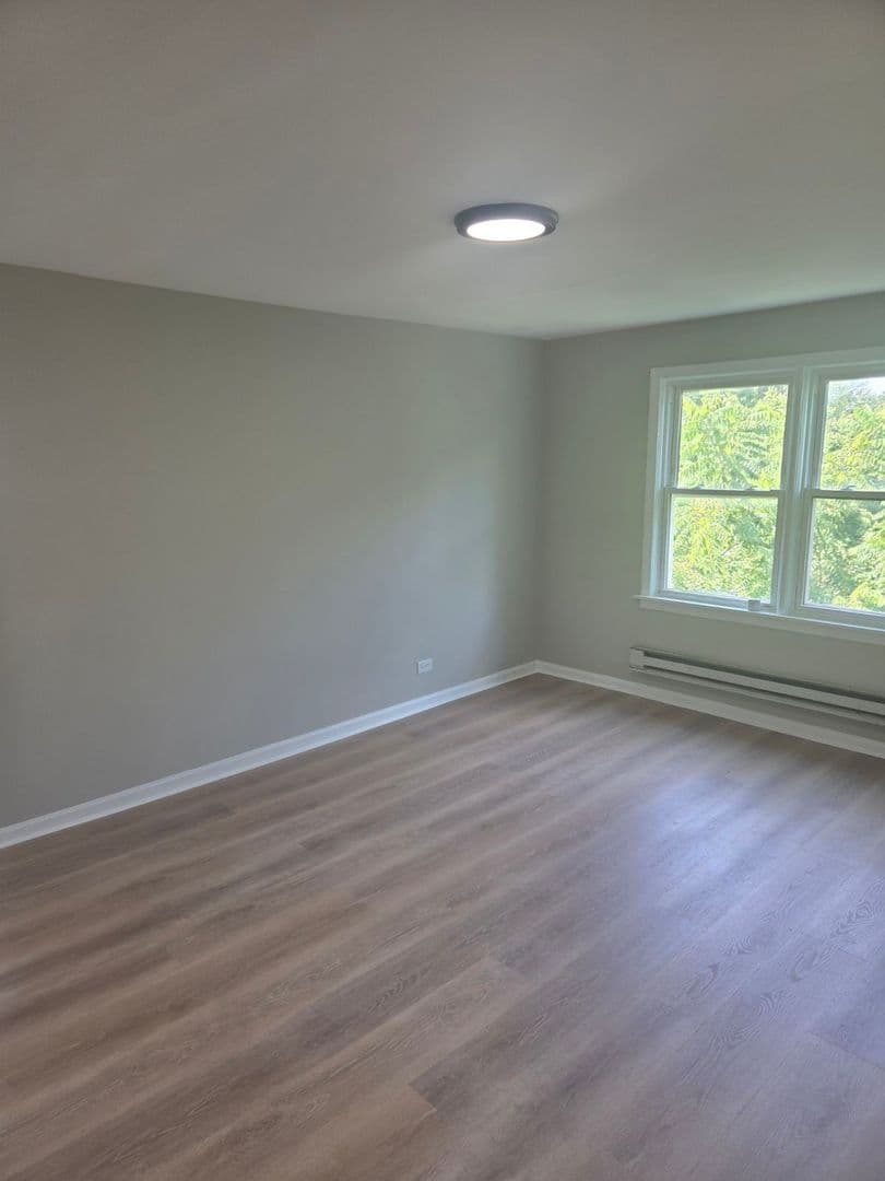 Chicago Multiplex: 2910 E 87th St - UNIT 2