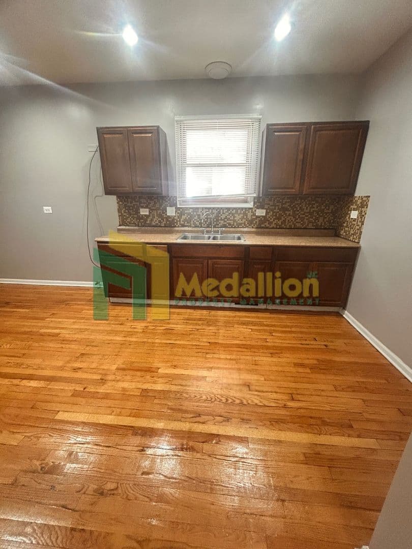 Chicago House: 5954 S Maplewood Ave